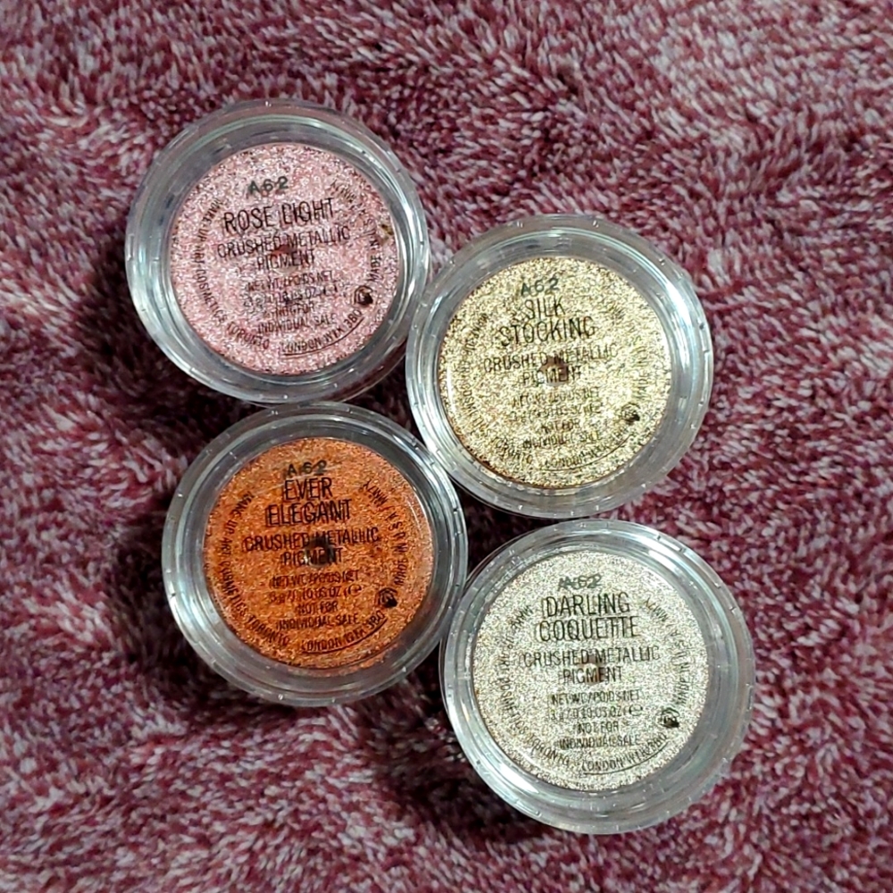 4 MAC Crushed Metallic Pigment Loose Eyeshadow